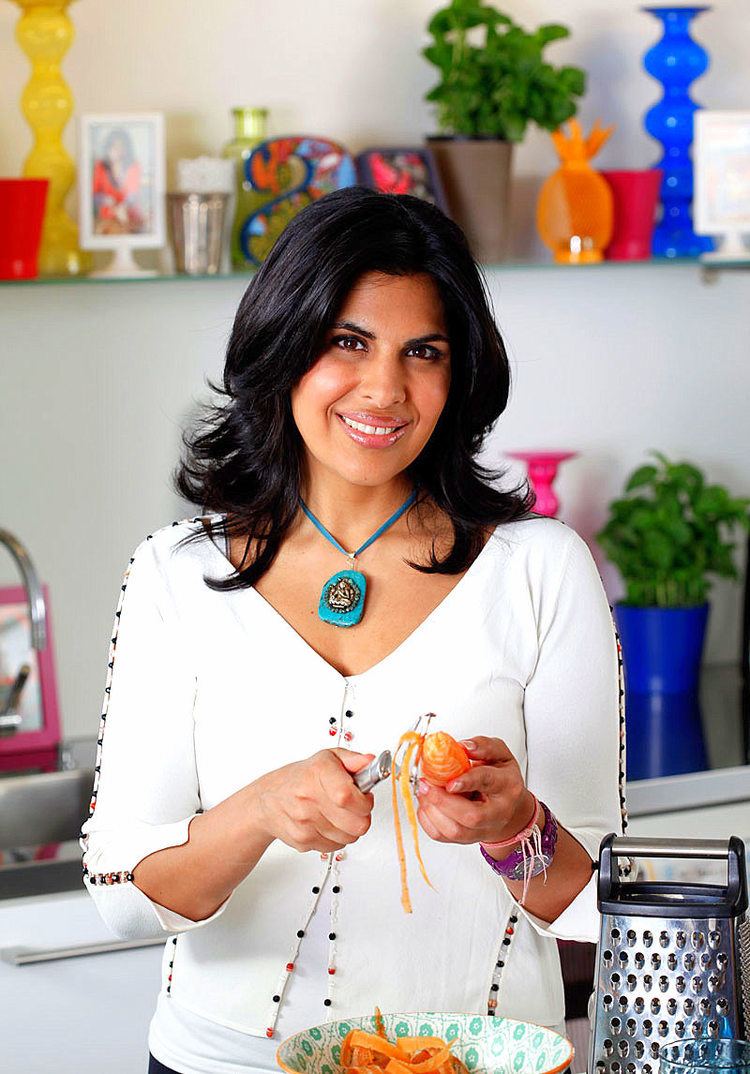 Anjum Anand British Indian food writer and TV chef of Indian cuisine Anjum