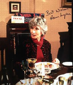 Ann Lynn ANN LYNN ONLY FOOLS HORSES ACTRESS BRILLIANT SIGNED COLOUR