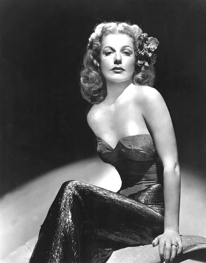 Ann Sheridan thedoughgirlsannsheridan1944everettjpg