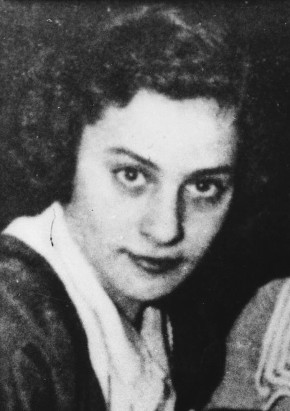 Anna Heilman Portrait of Estusia Wajcblum cropped version of WS 00151