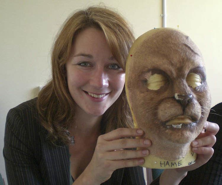 Anna Hope Anna Hope with used Novice Hame prosthetic at a convention