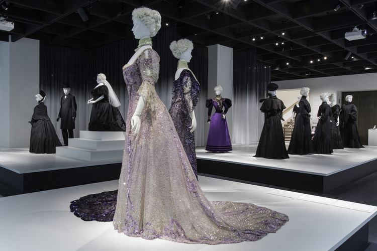 Anna Wintour Costume Center Death Becomes Herat The Met GreenWood