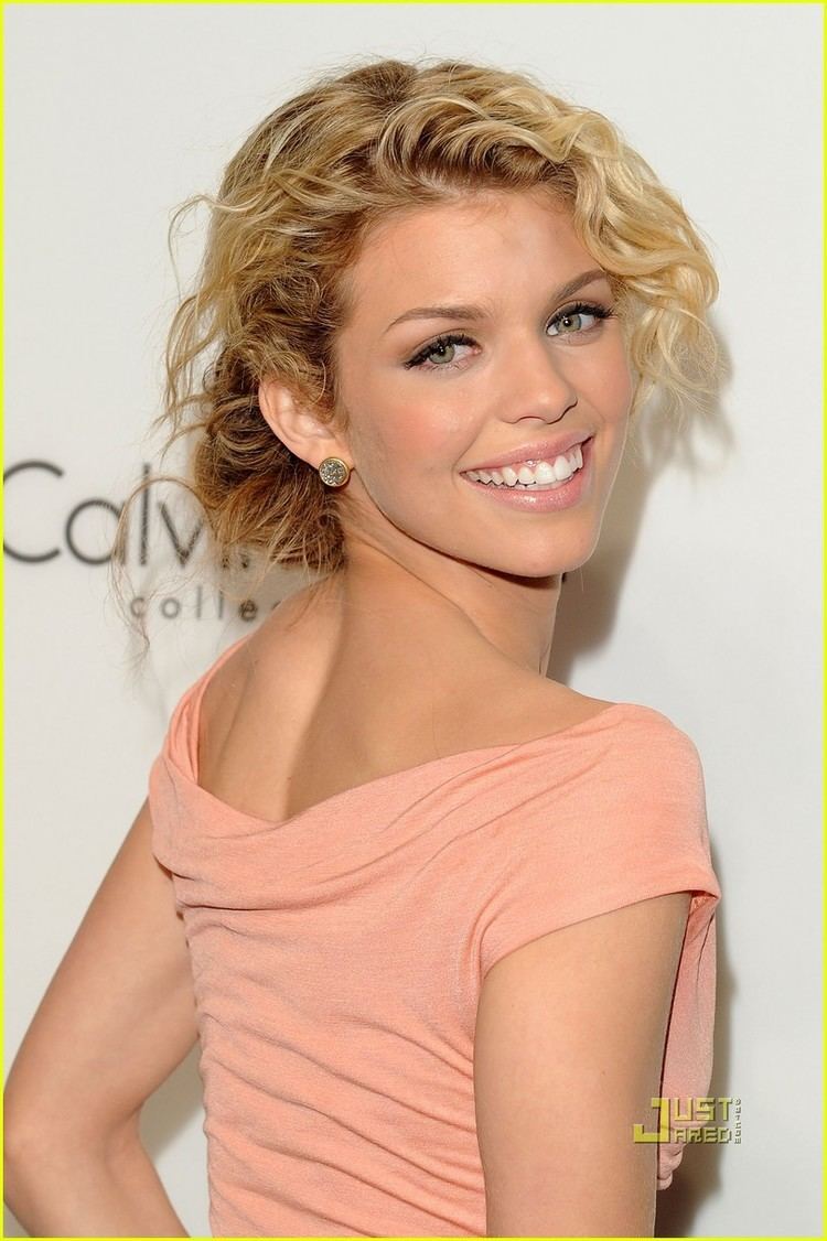 AnnaLynne McCord Full Sized Photo of annalynne mccord nintendo dsi calvin