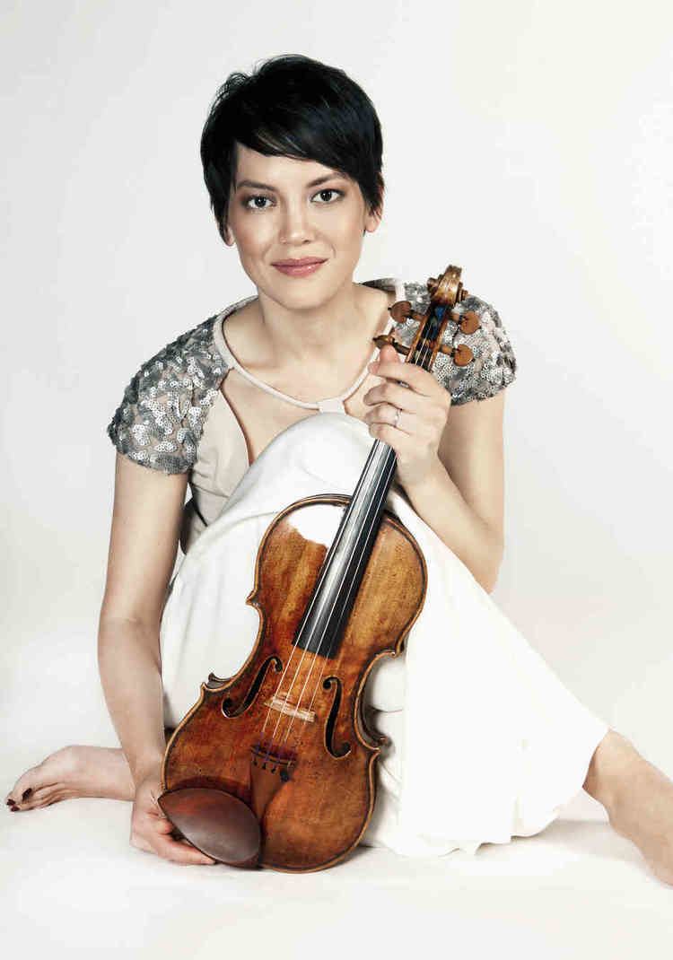 Anne Akiko Meyers Anne Akiko Meyers On the ExVieuxtemps Guarneri del Gesu