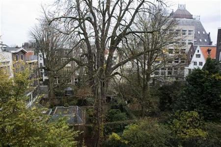 Anne Frank tree Plan agreed to save Anne Frank tree from the axe Reuters