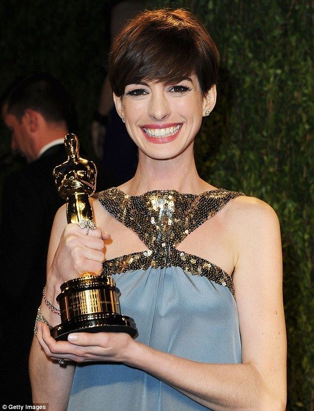 Anne Hathaway Anne Hathaway puts 45 million apartment up for sale over fears she