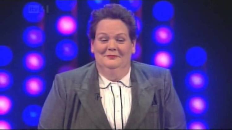 Anne Hegerty Rufus Hound Flirts With Anne Hegerty On The Chase YouTube