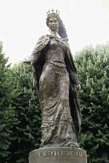 Anne of Kiev picANAnnaYaroslavna statue Valentyn MykolaZnobas SenlisFrance 2005jpg