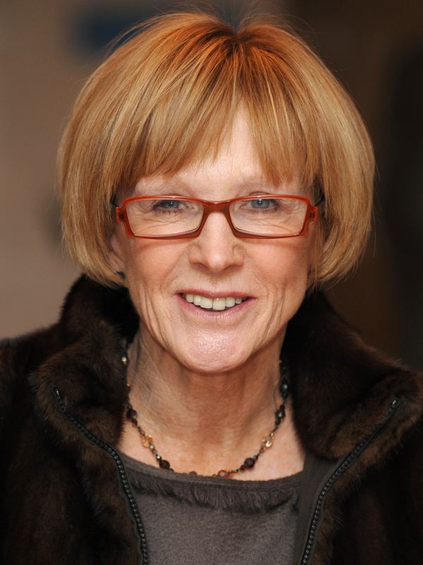 Anne Robinson Anne Robinson facing 50 per cent pay cut at BBC News