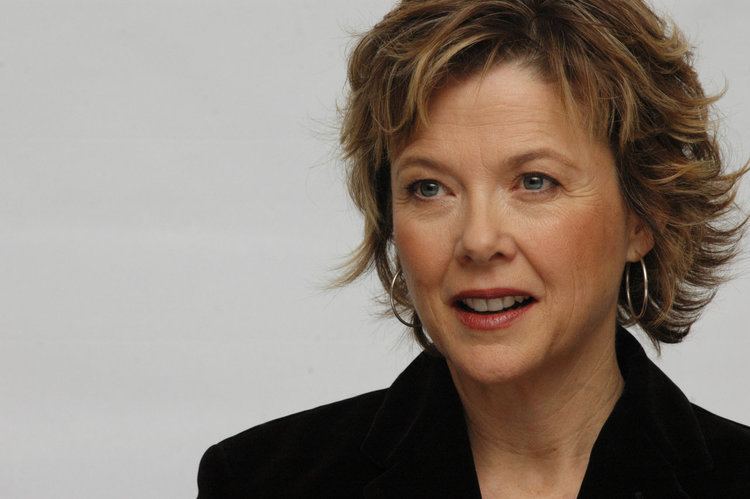 Annette Bening Annette Bening Wallpaper