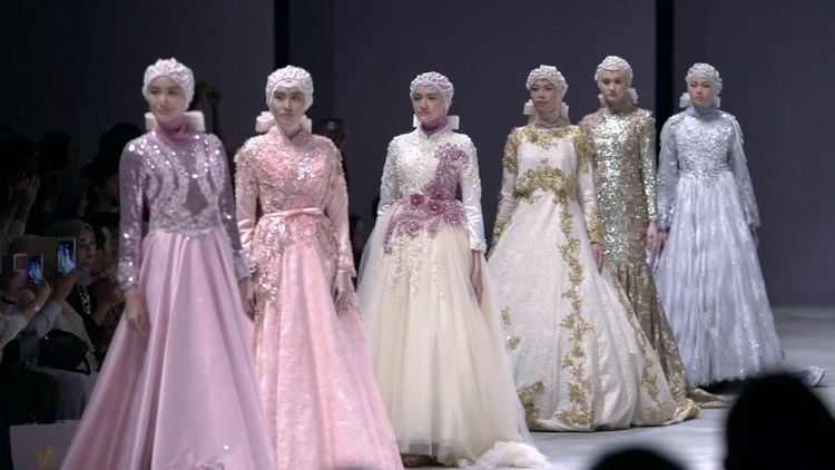 Anniesa Hasibuan Anniesa Hasibuan at Indonesia Fashion Week 2016 Present PEARLASIA