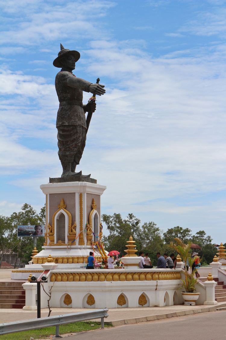 Anouvong Statue of Chao Anouvong on Freemages