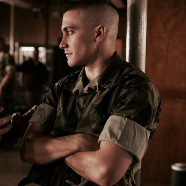 Морпехи jarhead. Джейк Джилленхол Jarhead. Jarhead Энтони Своффорд. Джейк Джилленхол морпехи. Морпехи 2005 Джейк Джилленхол.