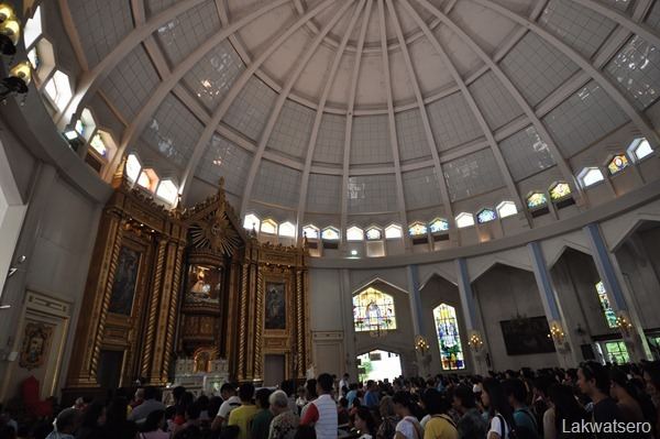 People gathered at the Antipolo Cathedral