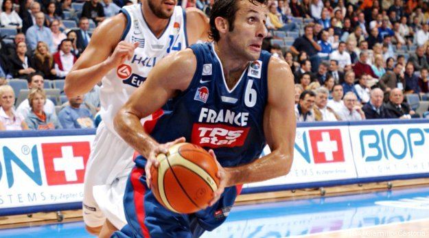 Antoine Rigaudeau Antoine Rigaudeau est quotheureux de revenir dans le basket