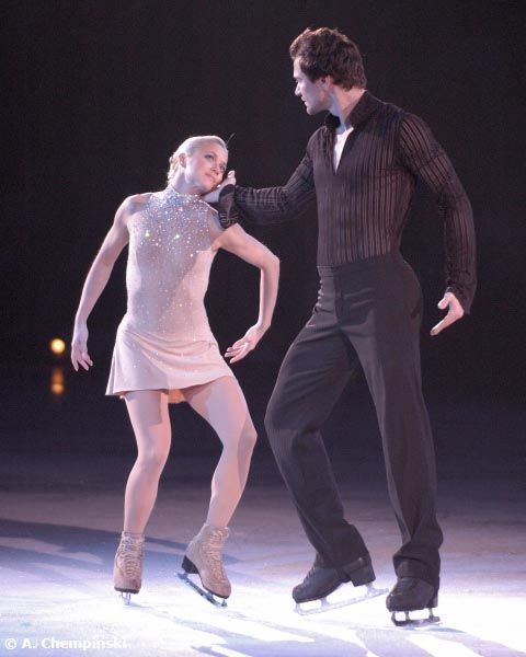 Anton Sikharulidze Elena Berezhnaya and Anton Sikharulidze performing on the