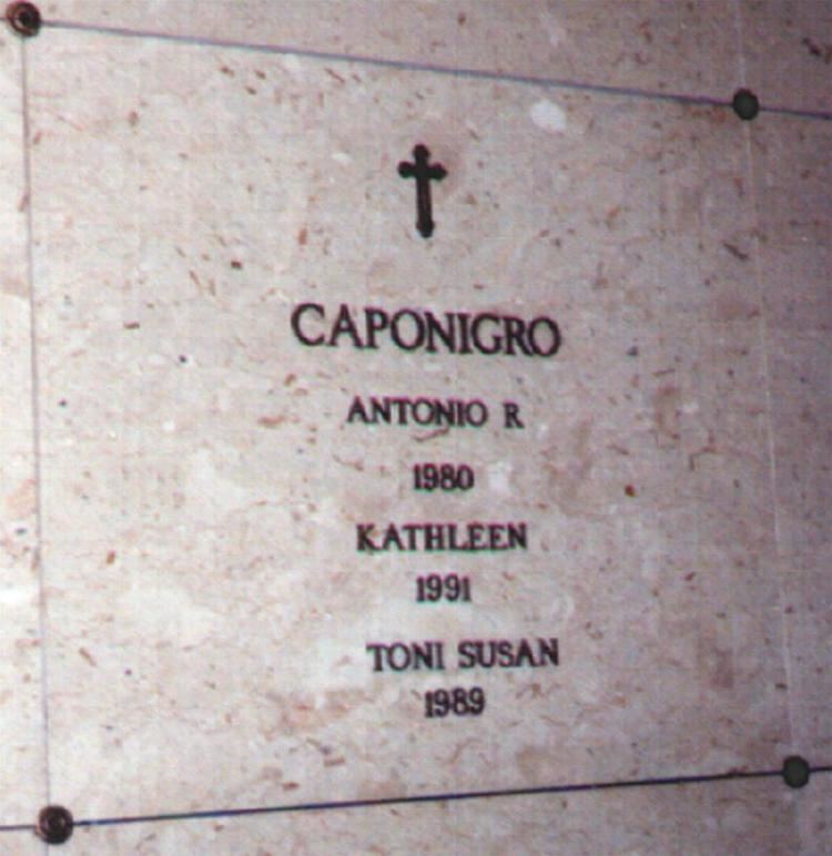 Antonio Caponigro Antonio Tony Bananas Caponigro 1912 1980 Find A Grave Memorial
