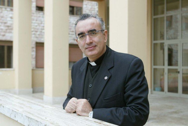 Antonio Staglianò Il vescovo di Noto mette a disposizione dei profughi la foresteria