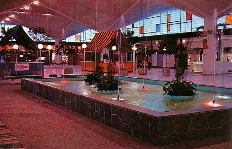 Apache Plaza Malls of America Vintage photos of lost Shopping Malls of the 3950s