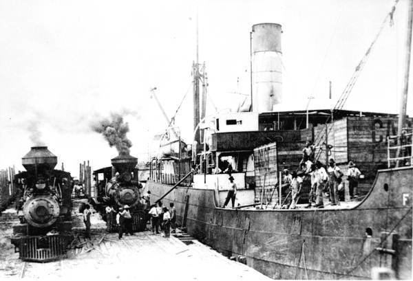 Apalachicola Northern Railroad Florida Memory Apalachicola Northern Railroad locomotives at dock