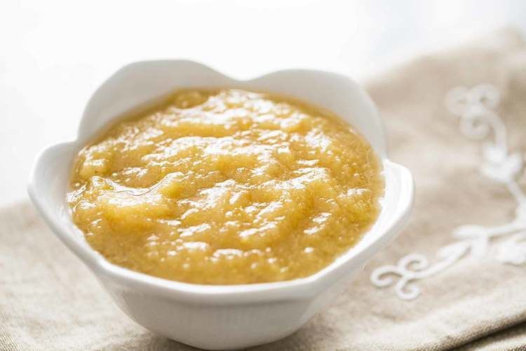 Apple sauce Homemade Applesauce SimplyRecipescom