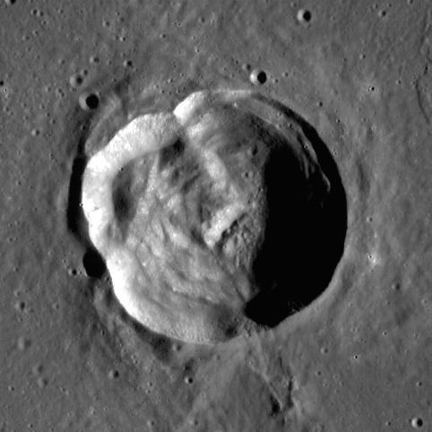Arago (lunar crater)