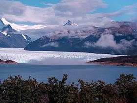 Argentino Lake httpsuploadwikimediaorgwikipediacommonsthu