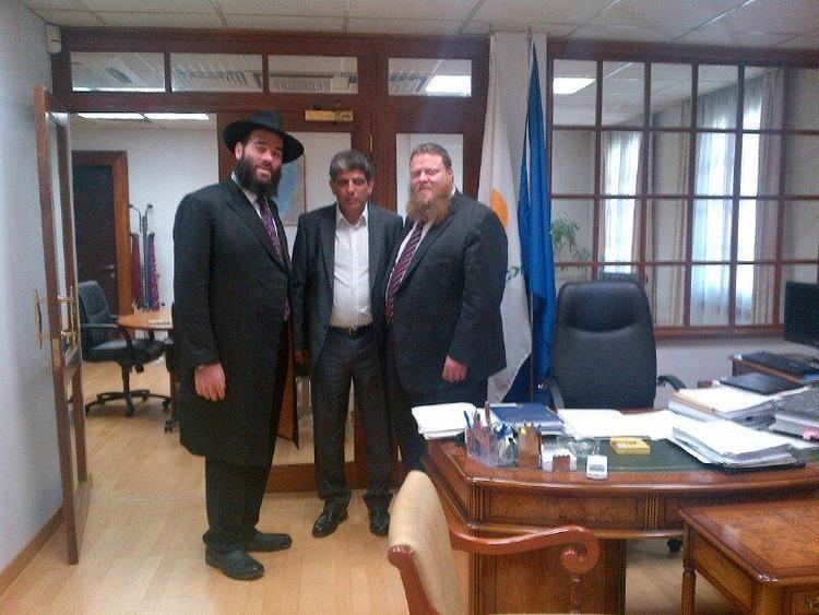 Arie Zeev Raskin FileIThe Chief Rabbi of Cyprus Rabbi Arie Zeev Raskin meeting with