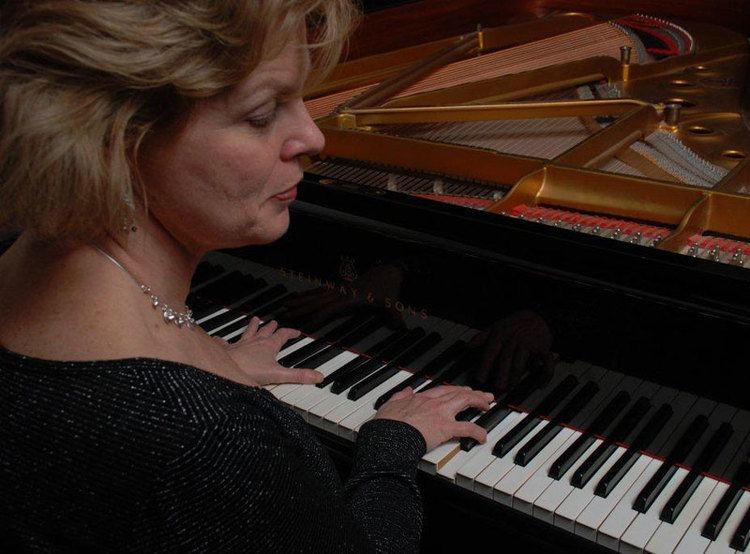 Arielle Vernède Arielle Vernde Concert Pianist