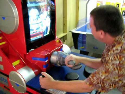 Arm Wrestling (video game) Challenging an arm wrestling video game in Universal Orlando YouTube