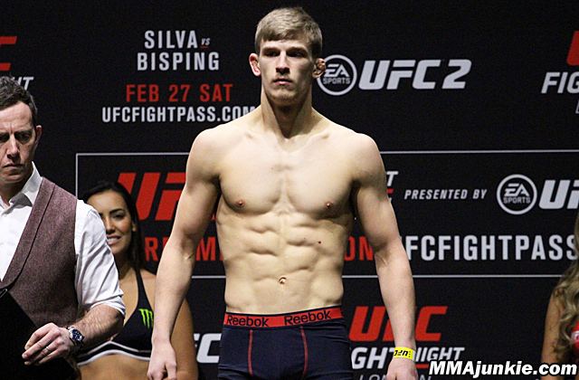 Arnold Allen (fighter) UFC Fight Night 84 results Arnold Allen shuts out Yaotzin Meza on