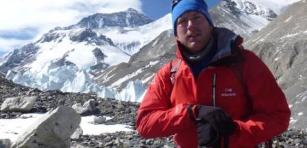Arnold Coster Bergbeklimmer Arnold Coster weer op de top Mount Everest Bergwijzer
