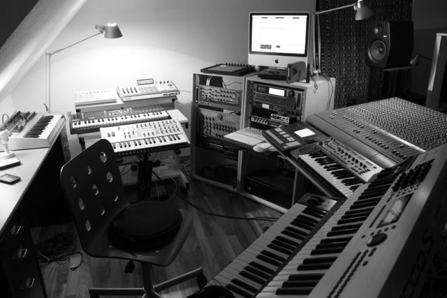 Arovane In the studio with Arovane Headphone Commute