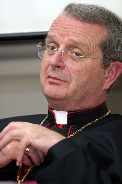 Arrigo Miglio Clericalate il vescovo di Cagliari censura la Sacra Scrittura Le
