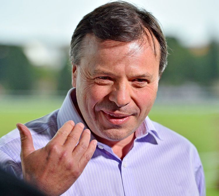 Arron Banks Who is Arron Banks and why does he want to succeed Nigel Farage as