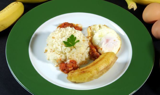 Cómo se hace el arroz a la cubana