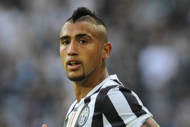 Arturo Vidal Man Utd and Liverpool target Arturo Vidal to decide future