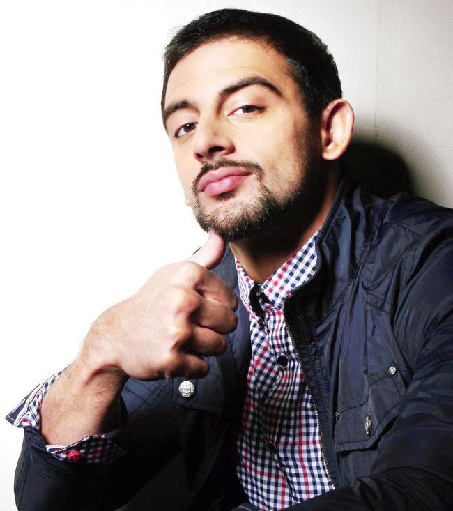 Arunoday Singh Arunoday Singh turns fake guard for 39Mr X39 Entertainment