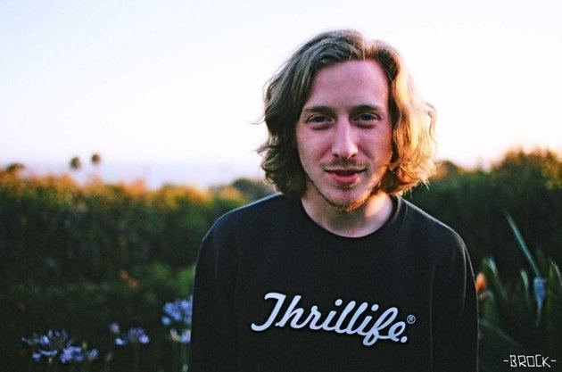 Asher Roth Asher Roth Reveals Details About quotRetroHashquot Album Rap