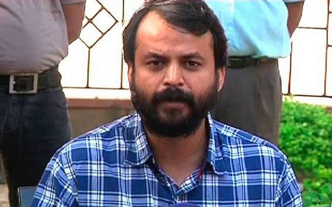 Ashish Khetan AAP leader Aashish Khetan loses cool threatens journalists after