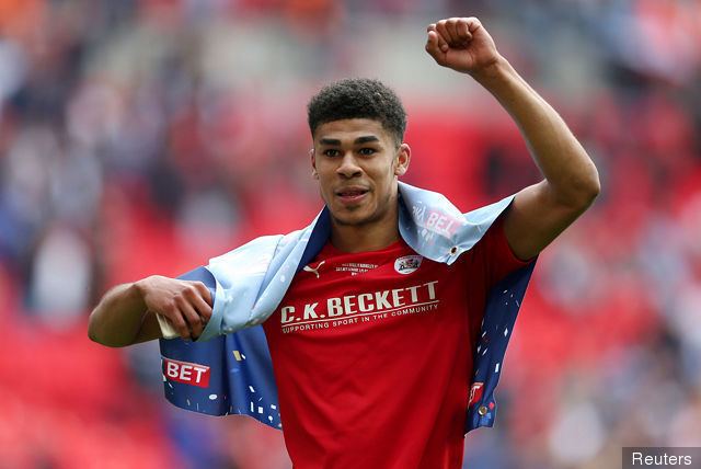 Ashley Fletcher Gutted Manchester United and excited West Ham fans react to Ashley