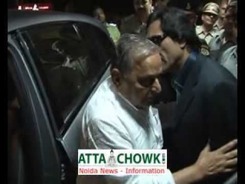 Ashok Chaturvedi Mulayam Singh Yadav SP leader visits Kailash Hospital enquier health