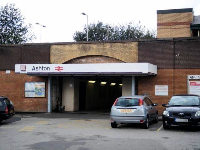 Ashton-under-Lyne railway station