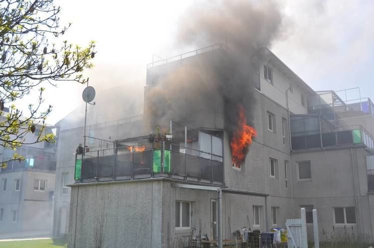 Askerød Brand i Askerdbygning folk reddet ud p stiger Ekstra Bladet