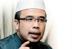 Asri Zainul Abidin Dr Maza responds to Ustaz Kazims argument on pig DNA Astro Awani