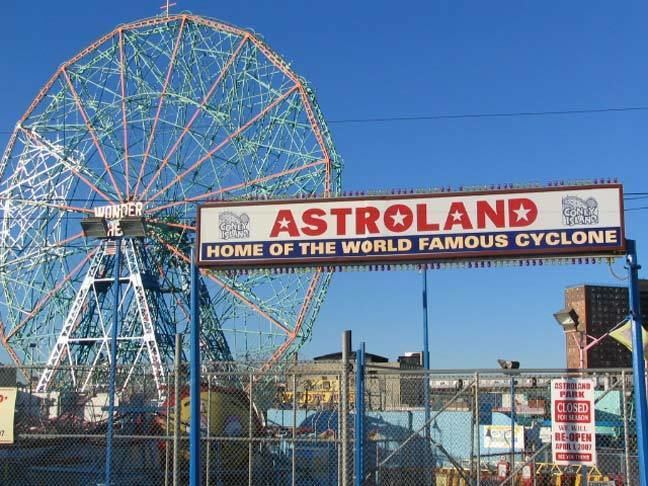 Astroland Astroland I eat Pop Culture