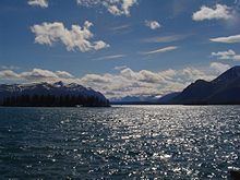 Atlin Lake httpsuploadwikimediaorgwikipediacommonsthu