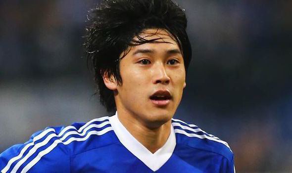 Atsuto Uchida Arsenal plot Atsuto Uchida bid as Bacary Sagna edges