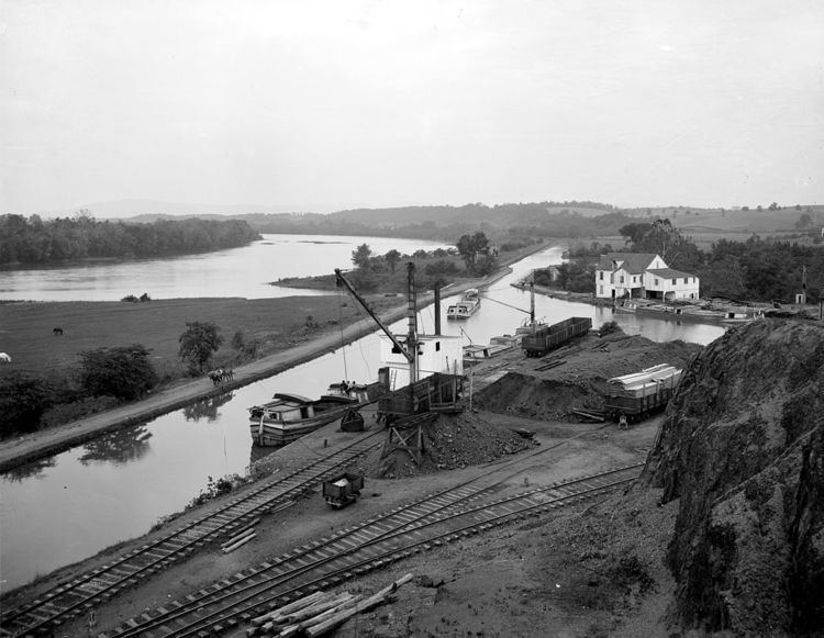 Attempts to make the Potomac River navigable
