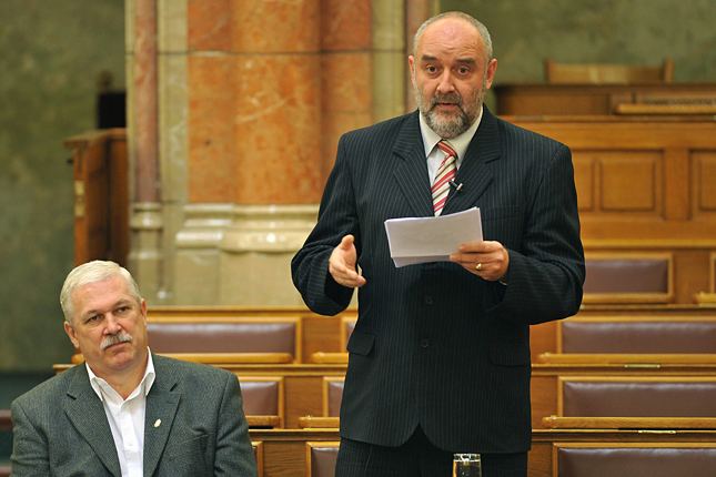 Attila Tilki Italozs utn tkztt egy fideszes kpvisel